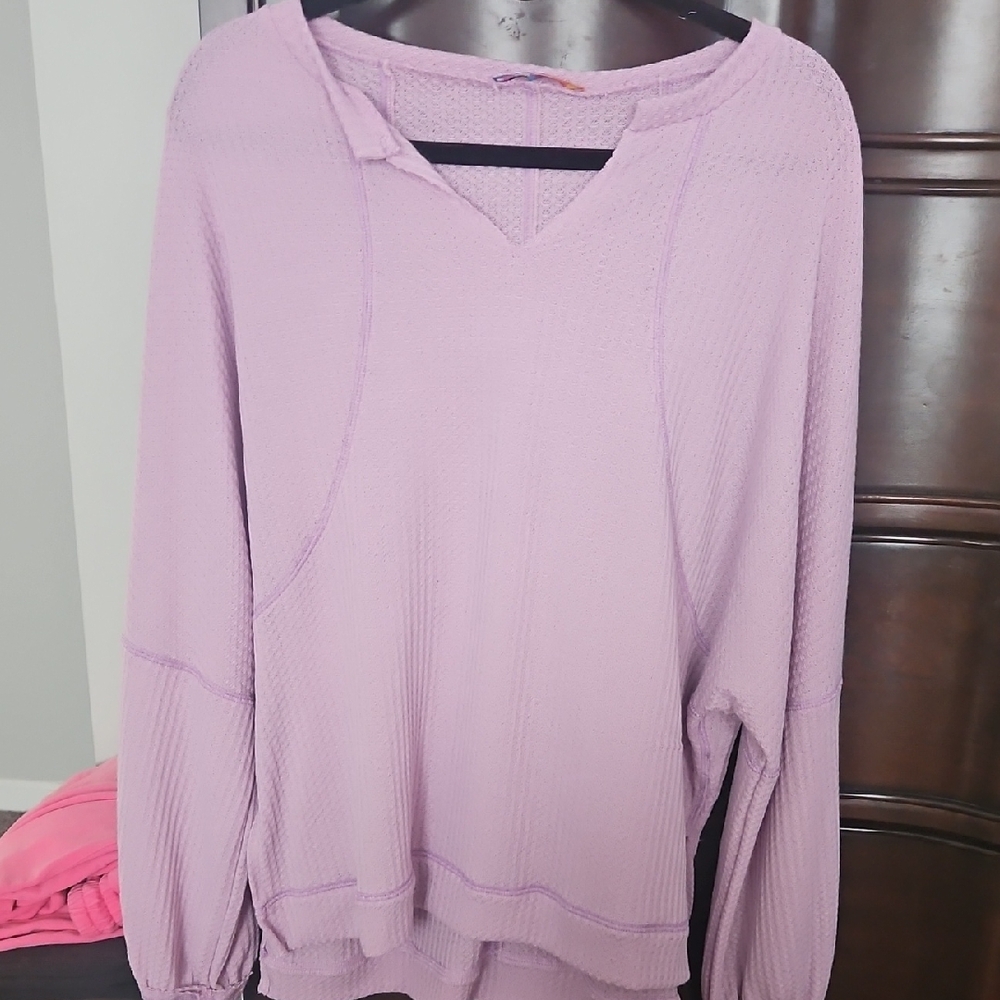 Lavender V-Neck Long Sleeve Top NEW WITHOUT TAGS NEVER WORN